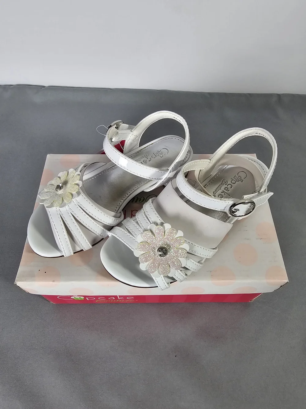 Cupcake Couture Lil Blossom White Flower Sandals Toddler Girls Size 8 New w/ Box